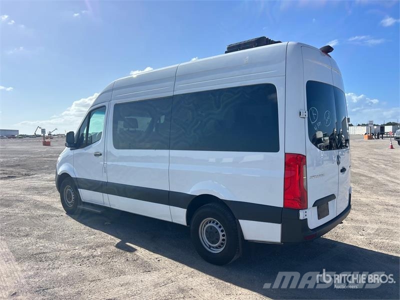 Mercedes-Benz Sprinter 2500 11 Passenger Van 패널 화물차