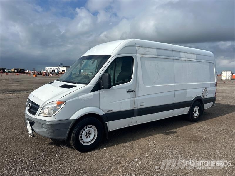 Mercedes-Benz Sprinter 2500 Cargo Van Dodávky