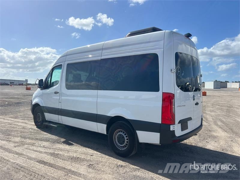 Mercedes-Benz Sprinter 2500 11 Passenger Van Preču pārvadāšanas furgoni