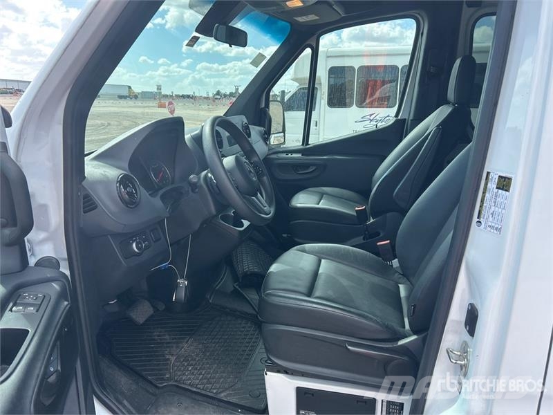 Mercedes-Benz Sprinter 2500 11 Passenger Van Preču pārvadāšanas furgoni
