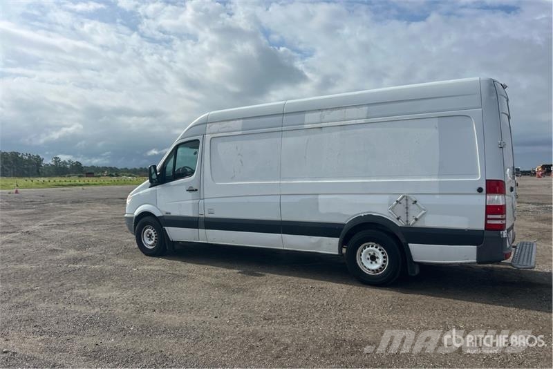 Mercedes-Benz Sprinter 2500 Cargo Van Panel vans