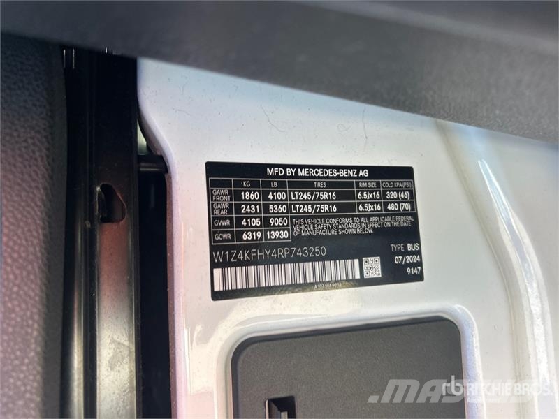 Mercedes-Benz Sprinter 2500 11 Passenger Van 패널 화물차