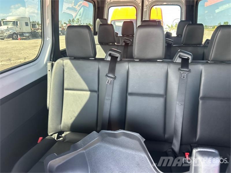 Mercedes-Benz Sprinter 2500 11 Passenger Van 패널 화물차