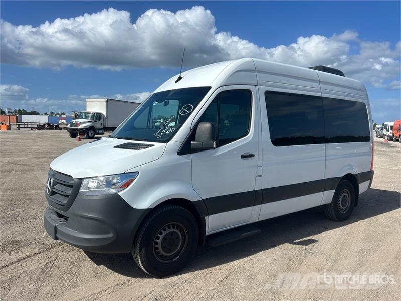 Mercedes-Benz Sprinter 2500 11 Passenger Van Preču pārvadāšanas furgoni