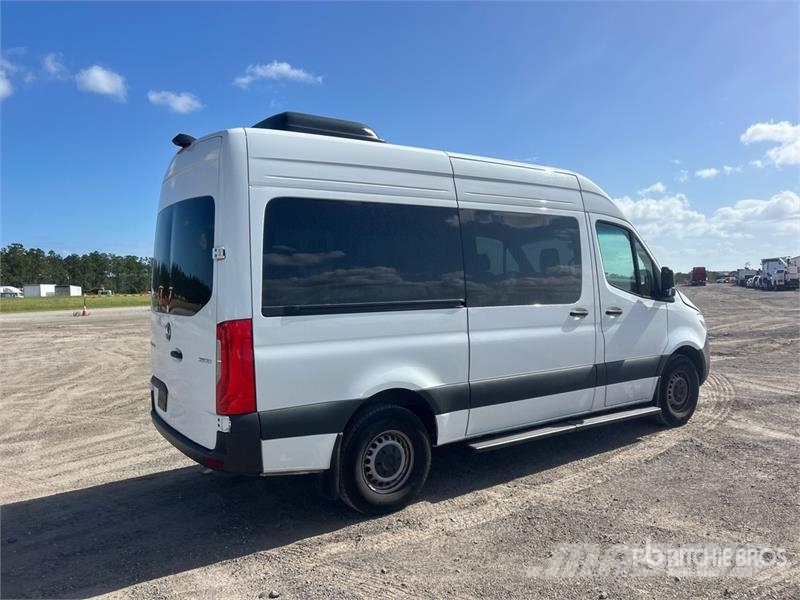 Mercedes-Benz Sprinter 2500 11 Passenger Van Preču pārvadāšanas furgoni