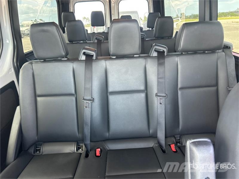 Mercedes-Benz Sprinter 2500 11 Passenger Van Preču pārvadāšanas furgoni