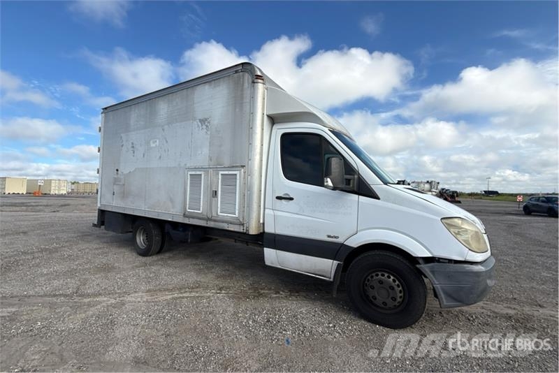 Mercedes-Benz Sprinter 3500 Van Truck ボックスボディー、ウイング、箱車
