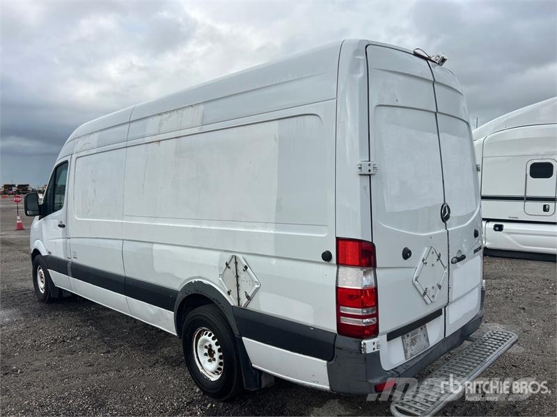 Mercedes-Benz Sprinter 2500 Cargo Van Panel vans