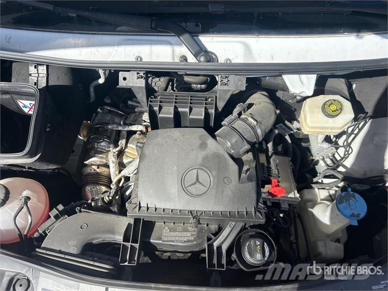 Mercedes-Benz Sprinter 2500 11 Passenger Van 패널 화물차