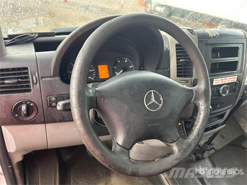 Mercedes-Benz Sprinter 2500 Cargo Van Panel vans
