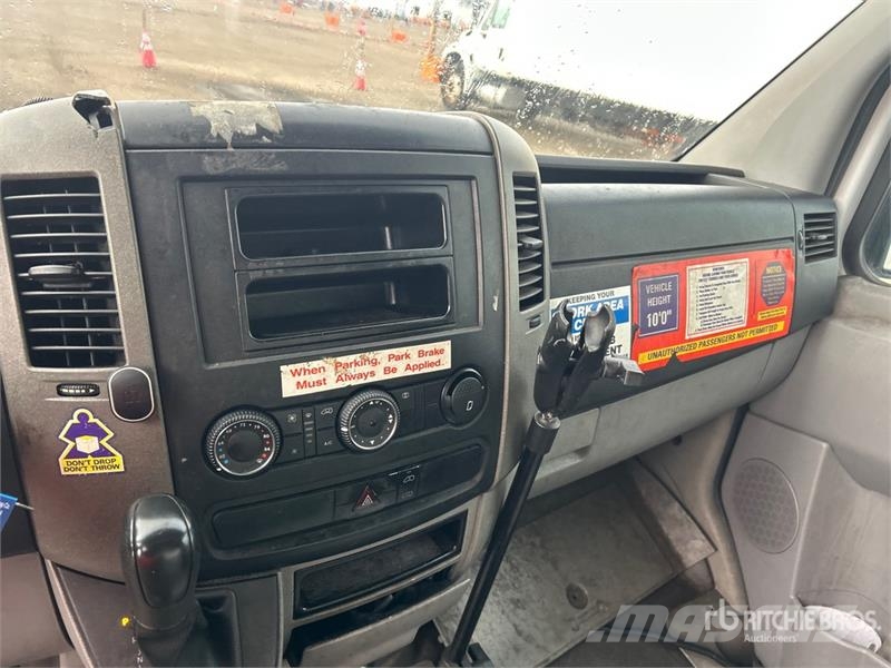 Mercedes-Benz Sprinter 2500 Cargo Van Panel vans