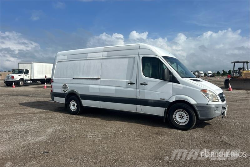 Mercedes-Benz Sprinter 2500 Cargo Van Panel vans