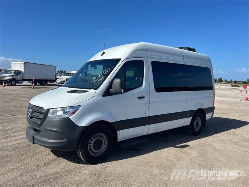 Mercedes-Benz Sprinter 2500 11 Passenger Van 패널 화물차