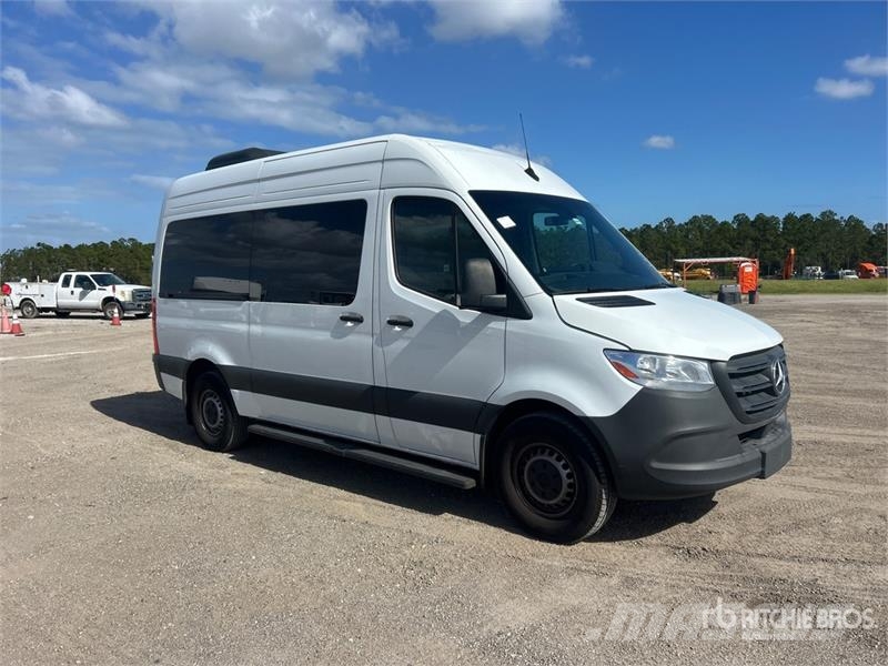 Mercedes-Benz Sprinter 2500 11 Passenger Van Preču pārvadāšanas furgoni