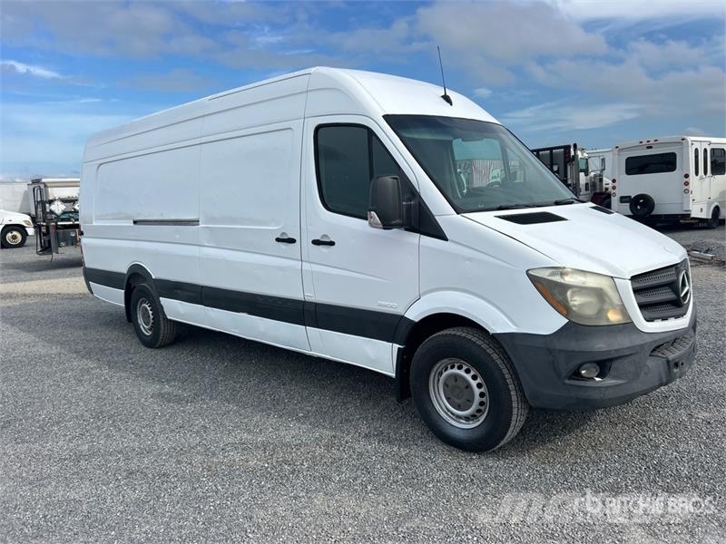 Mercedes-Benz Sprinter 2500 Cargo Van Pakettiautot