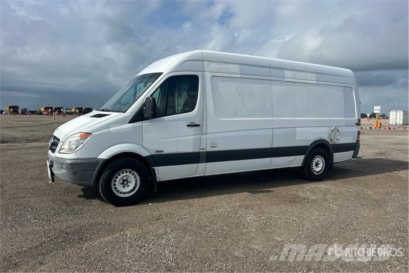 Mercedes-Benz Sprinter 2500 Cargo Van Panel vans