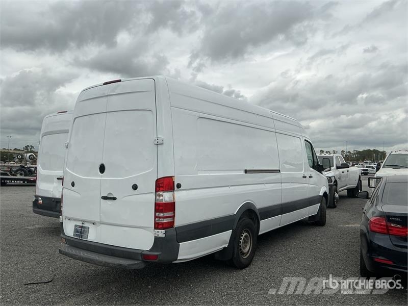 Mercedes-Benz Sprinter 2500 Cargo Van (Inoperable) Furgonetas cerradas