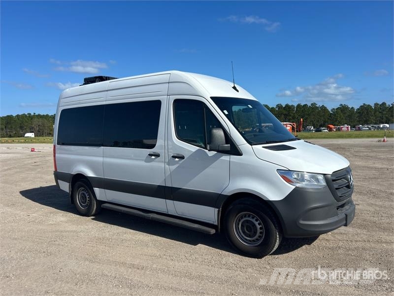 Mercedes-Benz Sprinter 2500 11 Passenger Van 패널 화물차