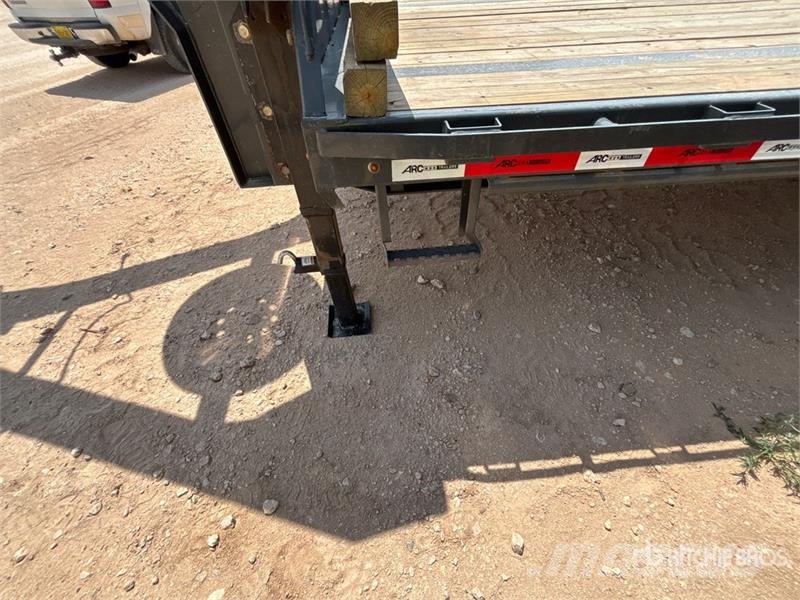 Metalium Industries 40 ft T/A Gooseneck Equipment Auto pārvadāšanas treileri