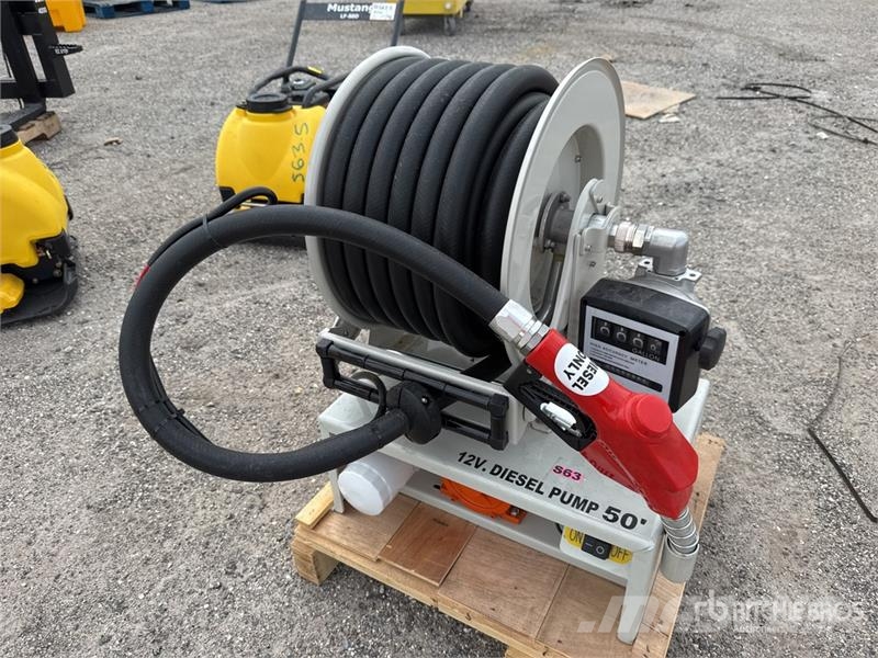 Metered 50 ft Diesel Fuel Reel with HD 12v Pump (U Gradbeništvo - drugo