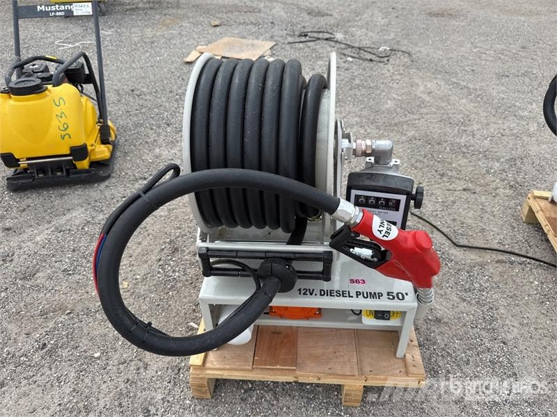 Metered 50 ft Diesel Fuel Reel with HD 12v Pump (U Gradbeništvo - drugo