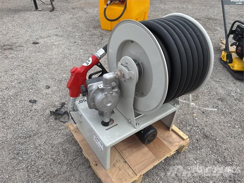 Metered 50 ft Diesel Fuel Reel with HD 12v Pump (U Gradbeništvo - drugo