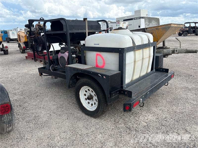 MI-T-M 200 gal S/A Water Tank Trailer Muut kuorma-autot