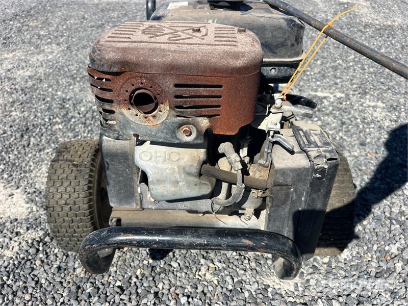 MI-T-M Pressure Washer 저압 세척기