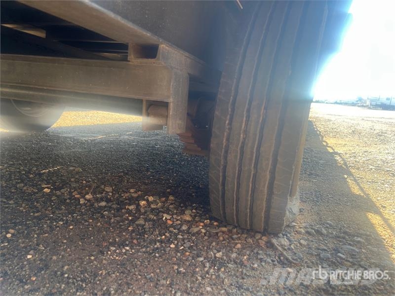  Mid-State 40 ft T/A Gooseneck Equipment Trailer Remolques para transporte de vehículos