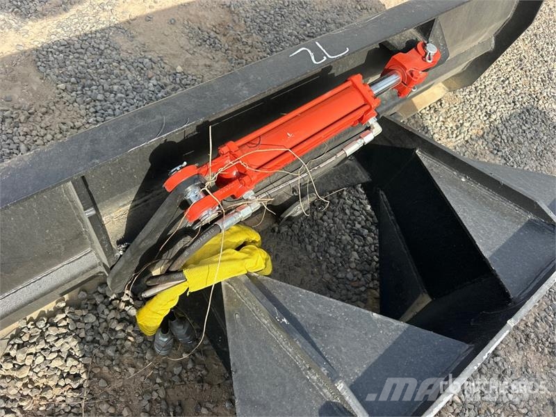 Mid-State 72 in Tilting Skid Steer Dozer (Unused) Бульдозерные отвалы
