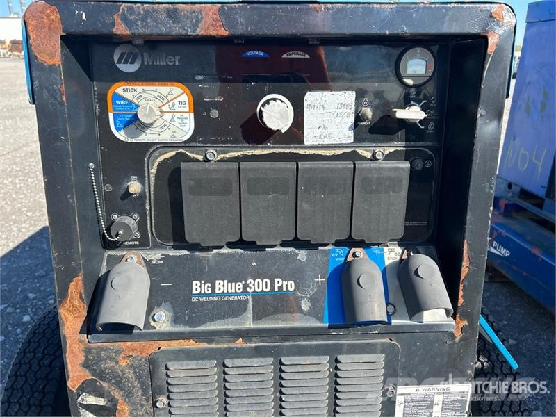 Miller Big Blue 300 Pro Mobile Multi-Process Engine Drive Soldadoras