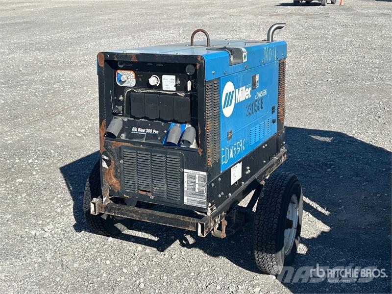 Miller Big Blue 300 Pro Mobile Multi-Process Engine Drive Soldadoras