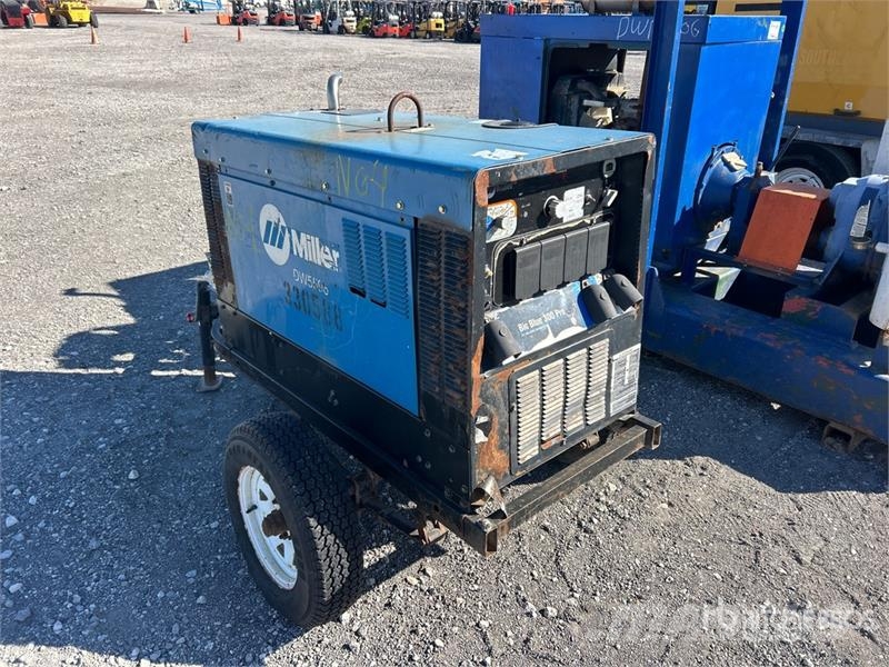 Miller Big Blue 300 Pro Mobile Multi-Process Engine Drive Soldadoras