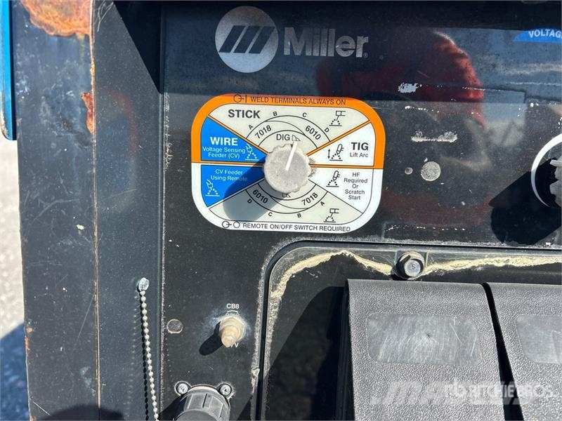 Miller Big Blue 300 Pro Mobile Multi-Process Engine Drive Soldadoras