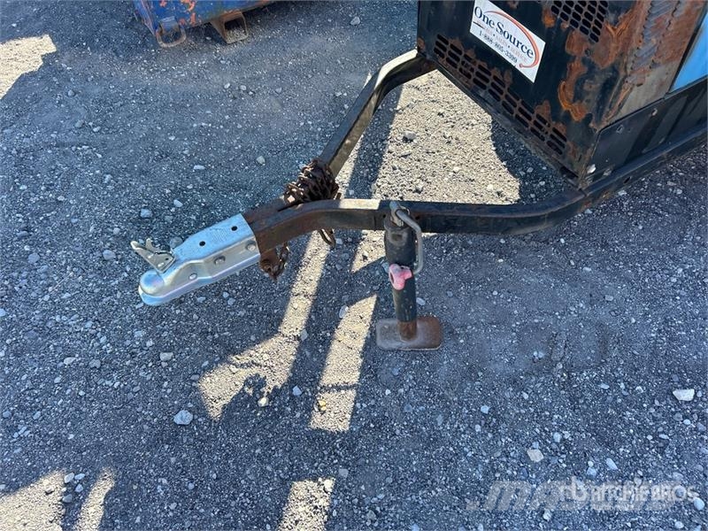 Miller Big Blue 300 Pro Mobile Multi-Process Engine Drive Soldadoras