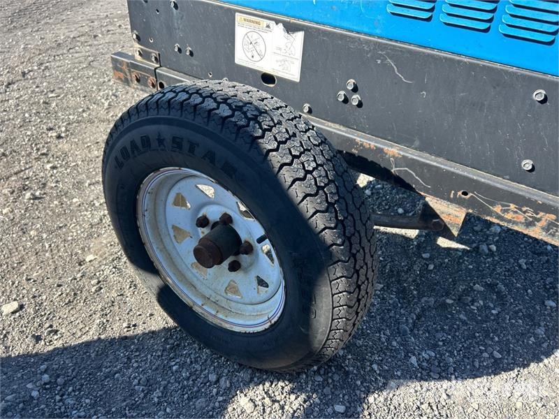 Miller Big Blue 300 Pro Mobile Multi-Process Engine Drive Soldadoras