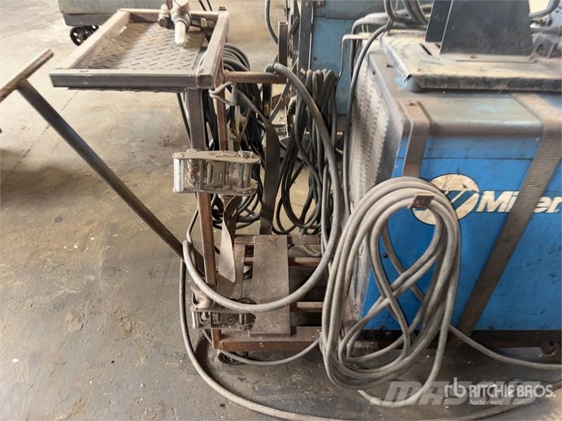 Miller CP-302 400A Mobile Multi-Process Electric Welder Schweissgeräte