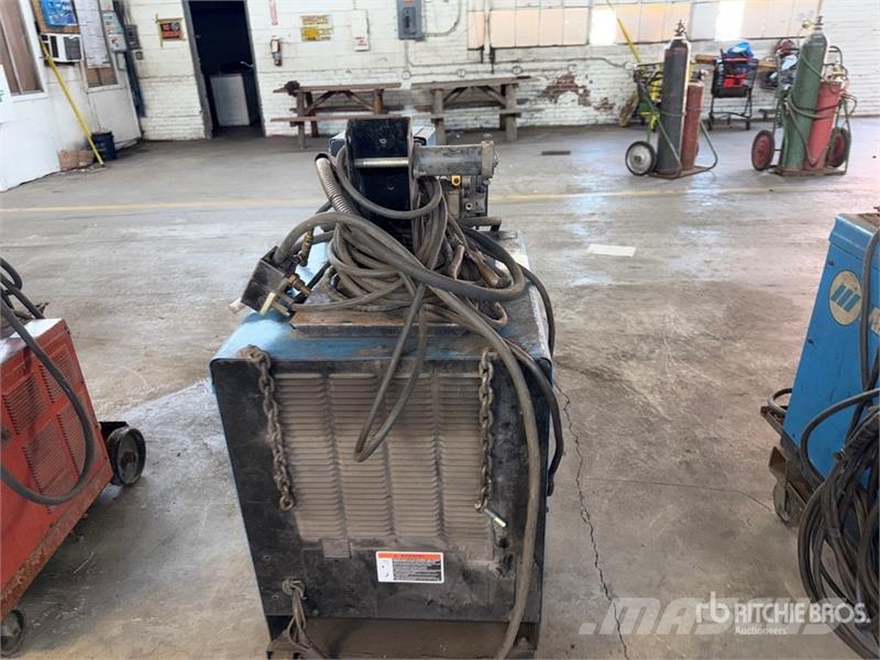 Miller CP-302 400A Mobile Multi-Process Electric Welder Schweissgeräte