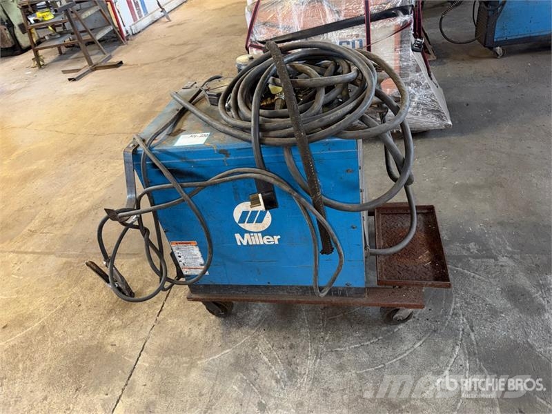Miller CP-302 400A Mobile Multi-Process Electric Welder Schweissgeräte