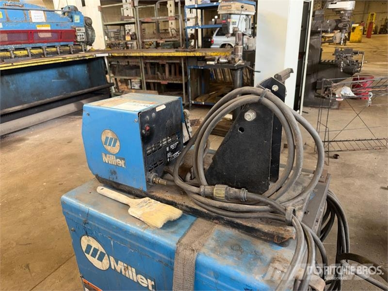 Miller CP-302 400A Mobile Multi-Process Electric Welder Schweissgeräte