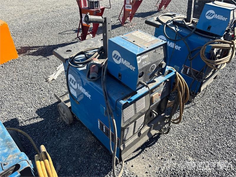 Miller Electric 300 A MIG Electric Welder Welding Equipment