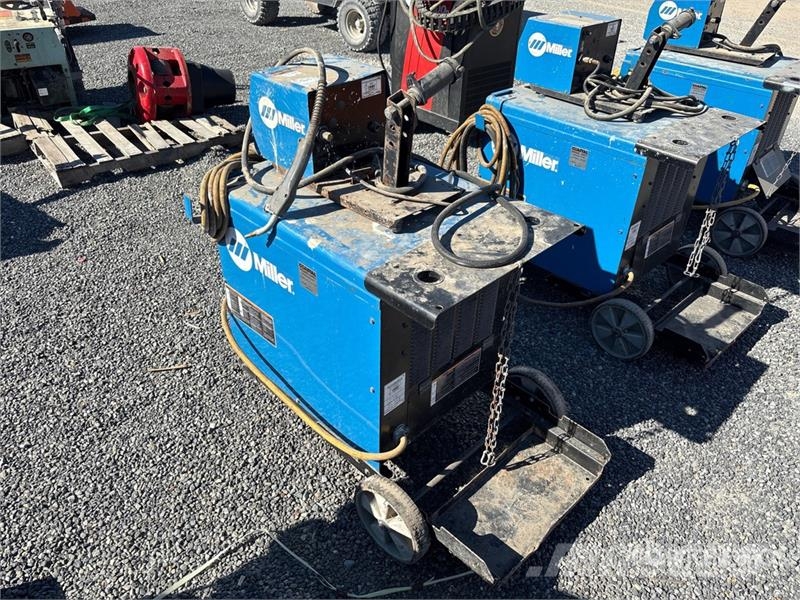 Miller Electric 300 A MIG Electric Welder Poste à souder
