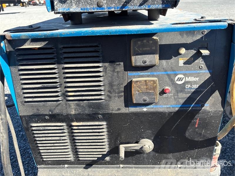 Miller Electric 300 A MIG Electric Welder Poste à souder