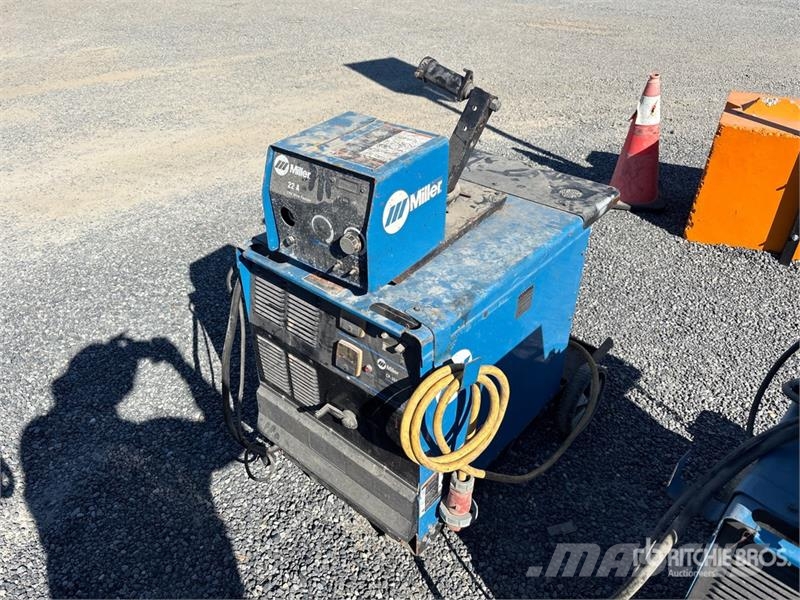 Miller Electric 300 A MIG Electric Welder Poste à souder