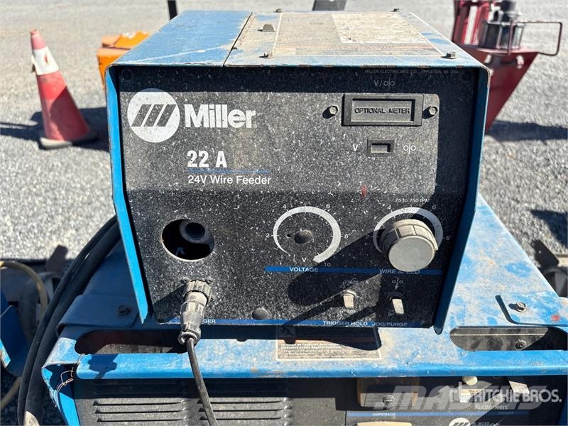 Miller Electric 300 A MIG Electric Welder Welding Equipment