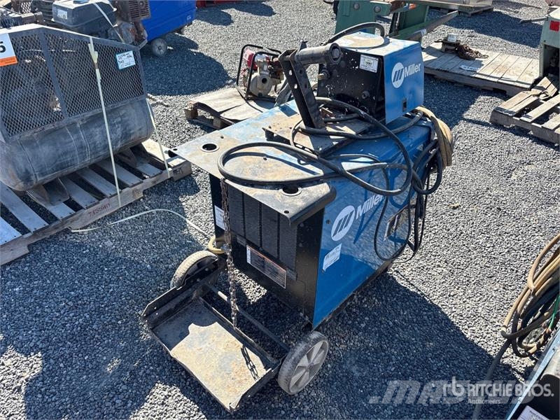 Miller Electric 300 A MIG Electric Welder Poste à souder