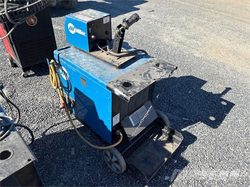 Miller Electric 300 A MIG Electric Welder Poste à souder