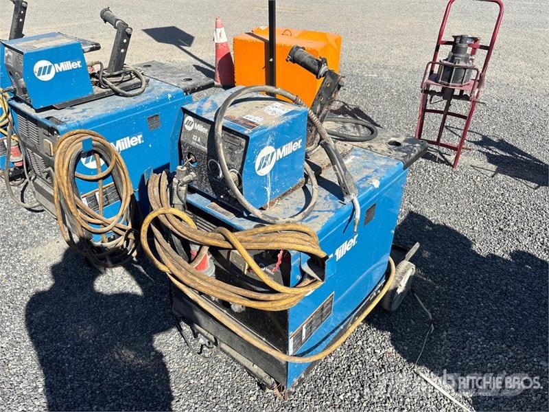Miller Electric 300 A MIG Electric Welder Poste à souder