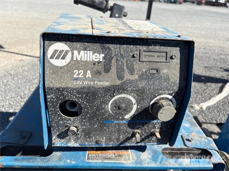 Miller Electric 300 A MIG Electric Welder Poste à souder