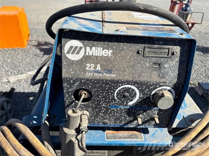 Miller Electric 300 A MIG Electric Welder Poste à souder